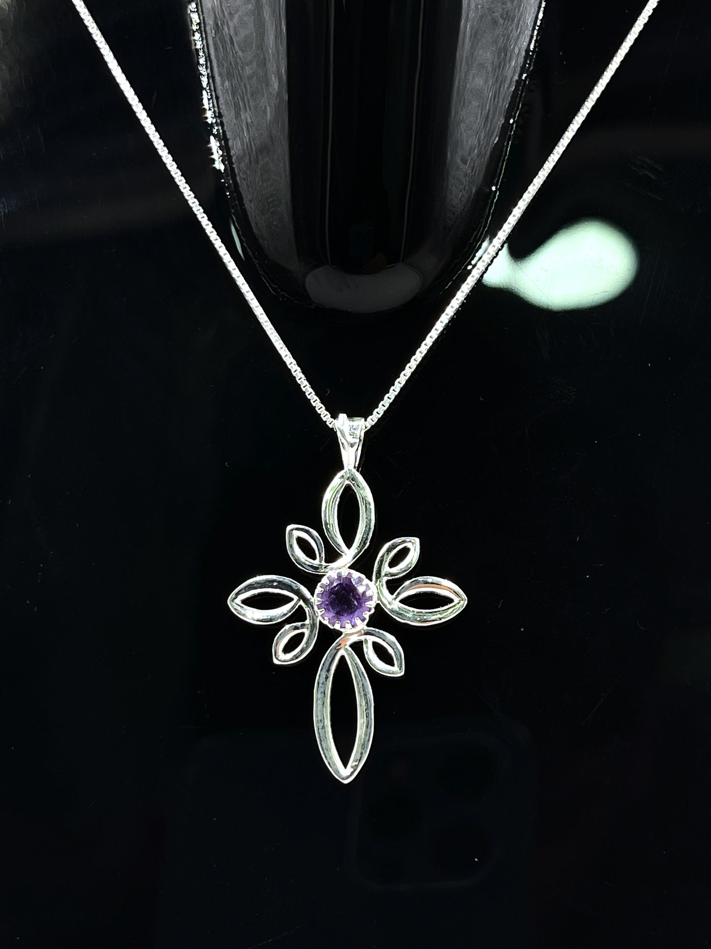 METALCARATS Metal Carats 925 Sterling Silver Flower Round Amethyst Pendant with chain | Women | Natural Gemstones | Hallmark